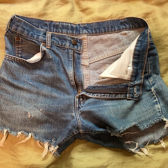 Vintage Levi’s Shorts - Picture 3 of 8